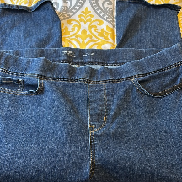 Levi’s pull on capri jeans very stretchy and comfy size 16 - Picture 3 of 4